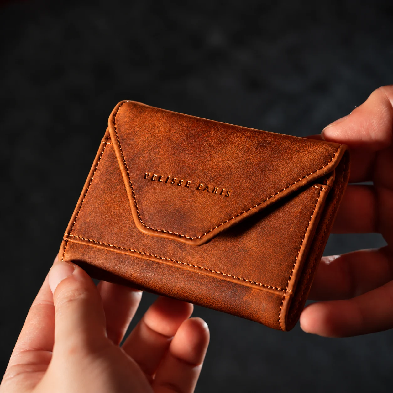 Accordo Accordion Card Holder in Cognac, closed front view
